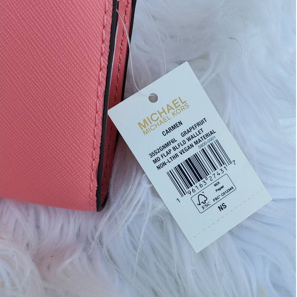 New 🎀 Michael Kors SMALL CARMEN WALLET GRAPEFRUIT - Picture 3 of 5